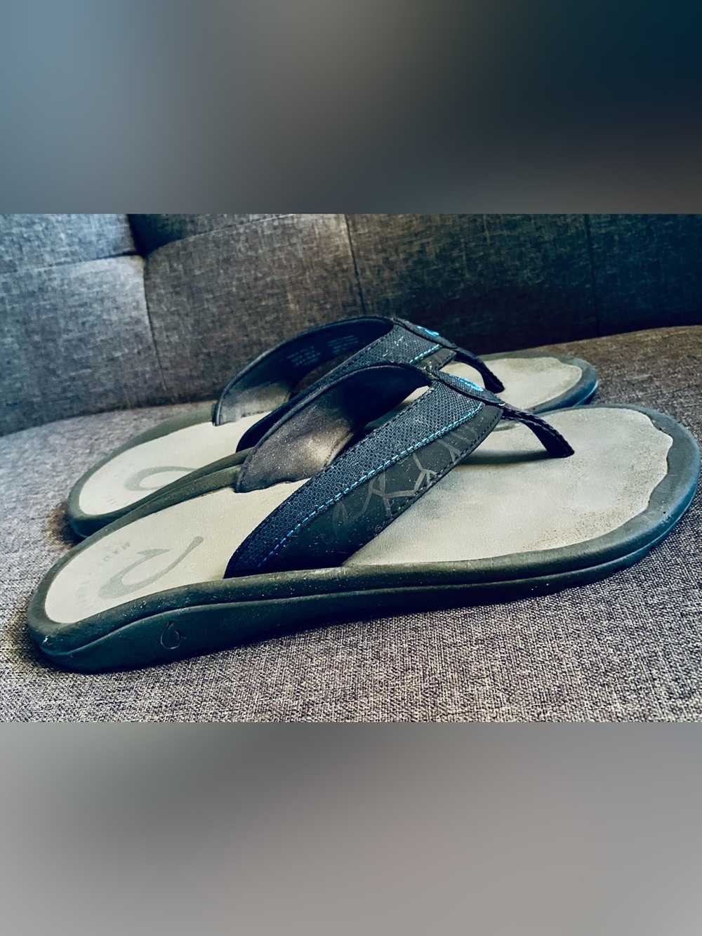 OluKai Men's Gray n’ Blue Flip Flop Sandals - Casual Beach Slides